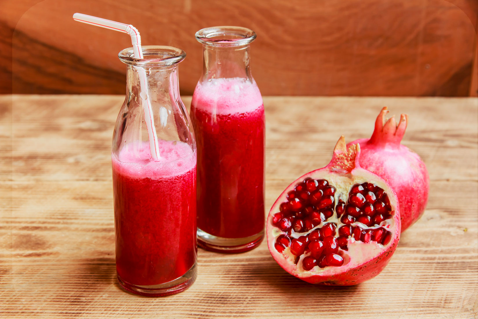 Succo del melograno con estrattore di succo Succo del melograno con estrattore di succo