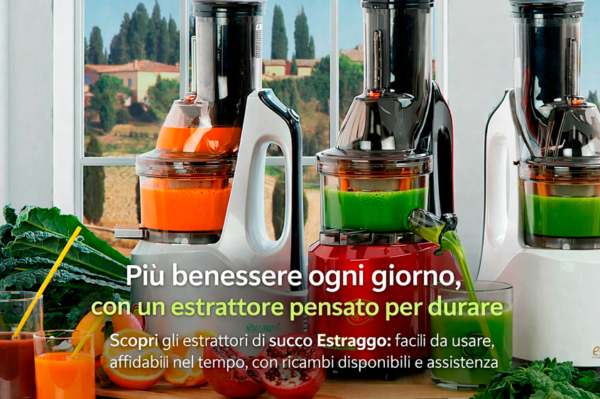 immagini di tre estrattori di succo estraggo posizionati su un piano cucina moderni. Estrattori di succo professionali adatti per l'estrazione del succo da tutta la frutta e verdura compreso il melograno e le verdure a foglia
